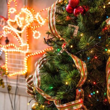 2026 Holiday Mailing Guide: When to Send Cards, Which Stamps to Use, and How to Plan Ahead