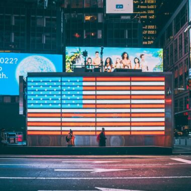 Why a Cheap Roll of 100 2022 US Flag Stamps is Ideal for Real Estate Farming